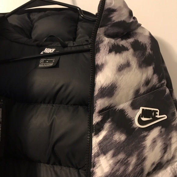 Brand New Nike Snow Jacket 🥶❄️ - Picture 5 of 5